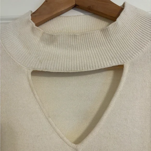 Style & Co. Ivory Balloon-Sleeve Sweater with Keyhole Neck, Size 0X. - Picture 3 of 7